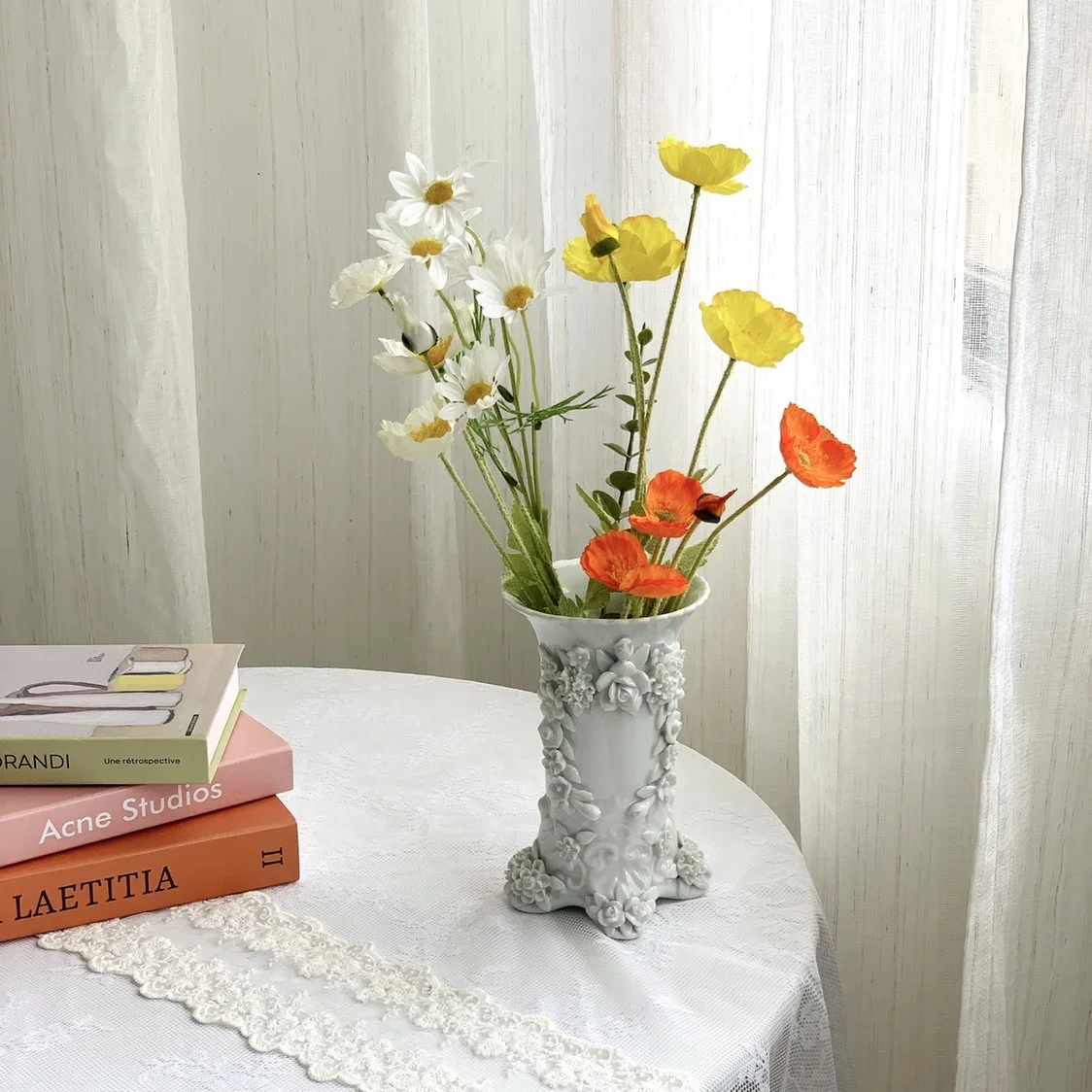 

Export old goods Hand-kneaded three-dimensional flower four-corner vase Pure white vase flower arrangement