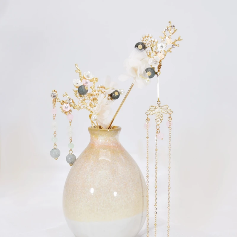 Chinese Headdress Hairpin Metal Ear Clip Imitation Pearl Synthetic Diamond Flower Hair Accessories Handmade Jewelry Set
Chinese Headdress Hairpin Metal Ear Clip Imitation Pearl Synthetic Diamond Flower Hair Accessories Handmade Jewelry Set