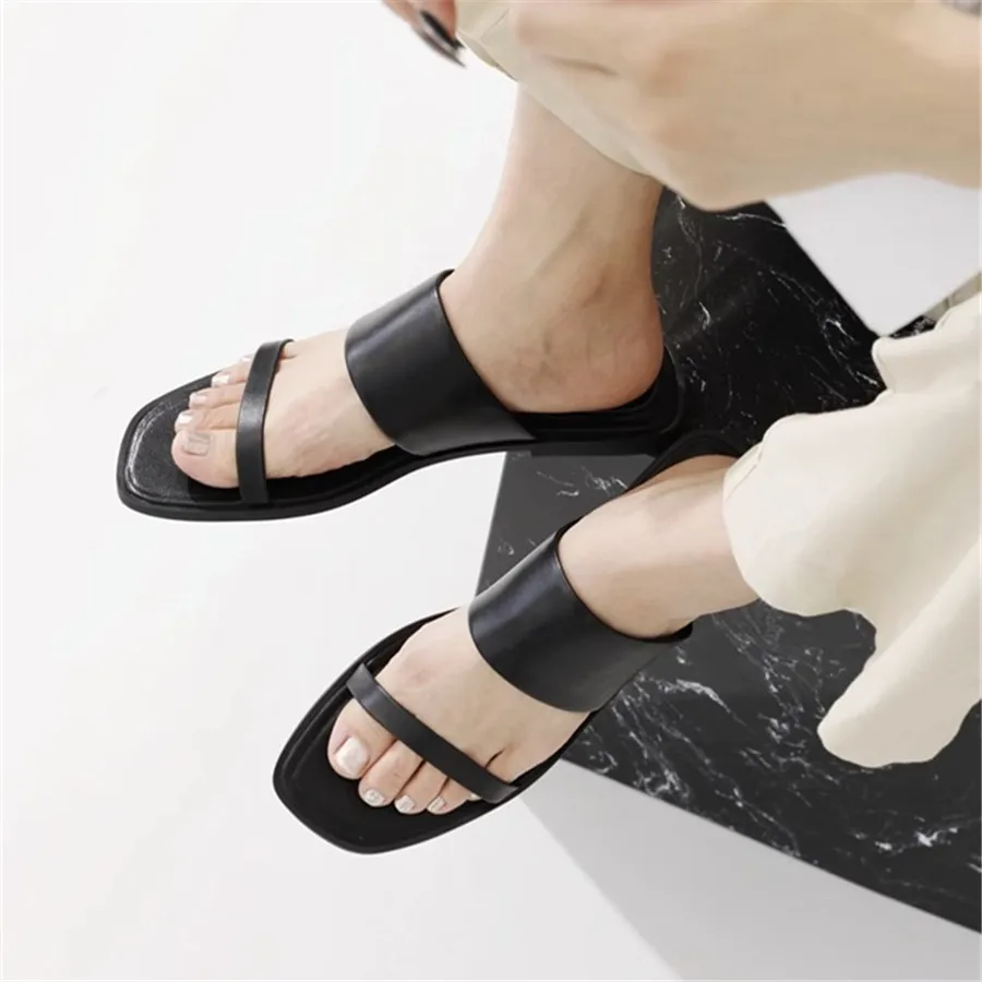 Шлепанцы женские на ремешках, повседневные пляжные сандалии-гладиаторы, дизайнерские уличные мюли, плоская подошва, черные, лето 2024 
Шлепанцы женские на ремешках, повседневные пляжные сандалии-гладиаторы, дизайнерские уличные мюли, плоская подошва, черные, лето 2024