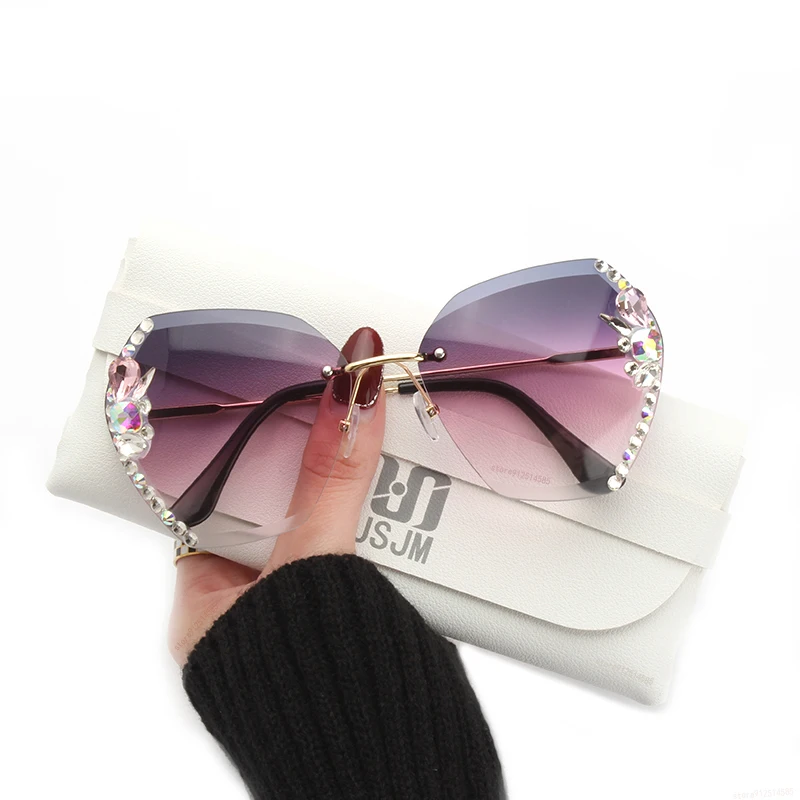 2022 New Luxury Brand Design Vintage Rimless Rhinestone Sunglasses Women Men Fashion Gradient Lens Sun Glasses Shades For Female
2022 New Luxury Brand Design Vintage Rimless Rhinestone Sunglasses Women Men Fashion Gradient Lens Sun Glasses Shades For Female