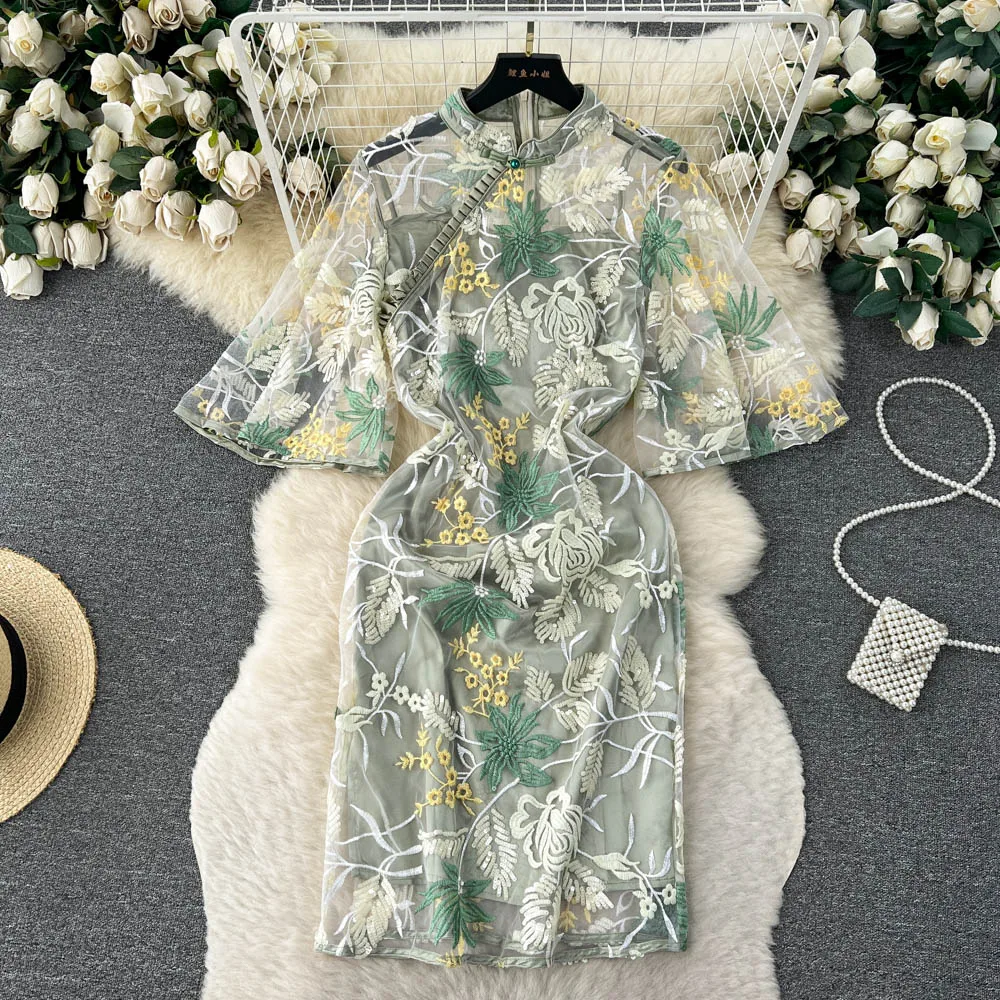 New Chinese Improved Cheongsam Wrap Hip Dress Women's Fashion Stand Neck Short Sleeve Embroidery Vintage Clothes Vestidos L124
New Chinese Improved Cheongsam Wrap Hip Dress Women's Fashion Stand Neck Short Sleeve Embroidery Vintage Clothes Vestidos L124