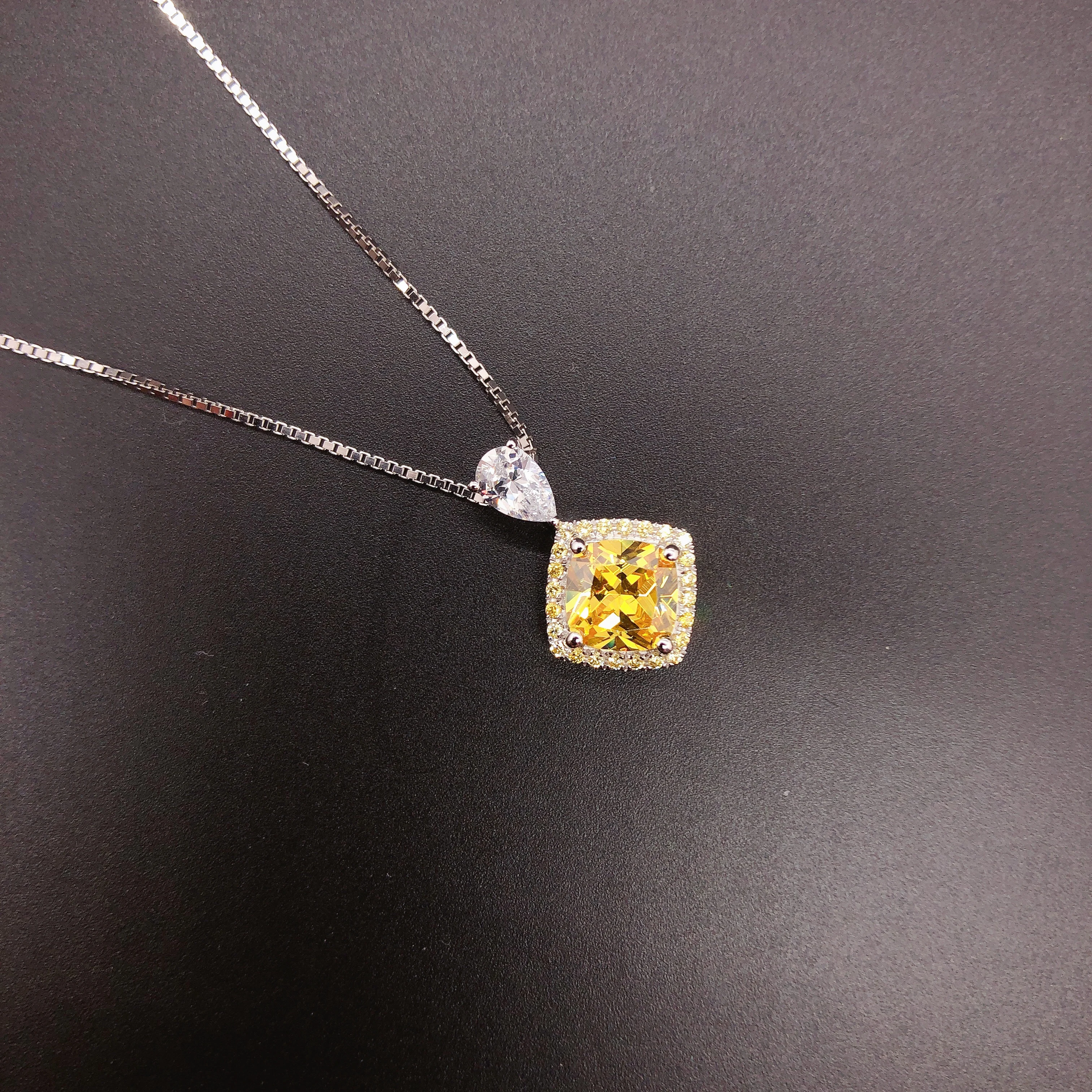 Ожерелье с подвеской в виде желтого камня 2Ct vs1 для женщин, роскошное качественное Платиновое свадебное ожерелье с подвеской, P055, 950
Ожерелье с подвеской в виде желтого камня 2Ct vs1 для женщин, роскошное качественное Платиновое свадебное ожерелье с подвеской, P055, 950