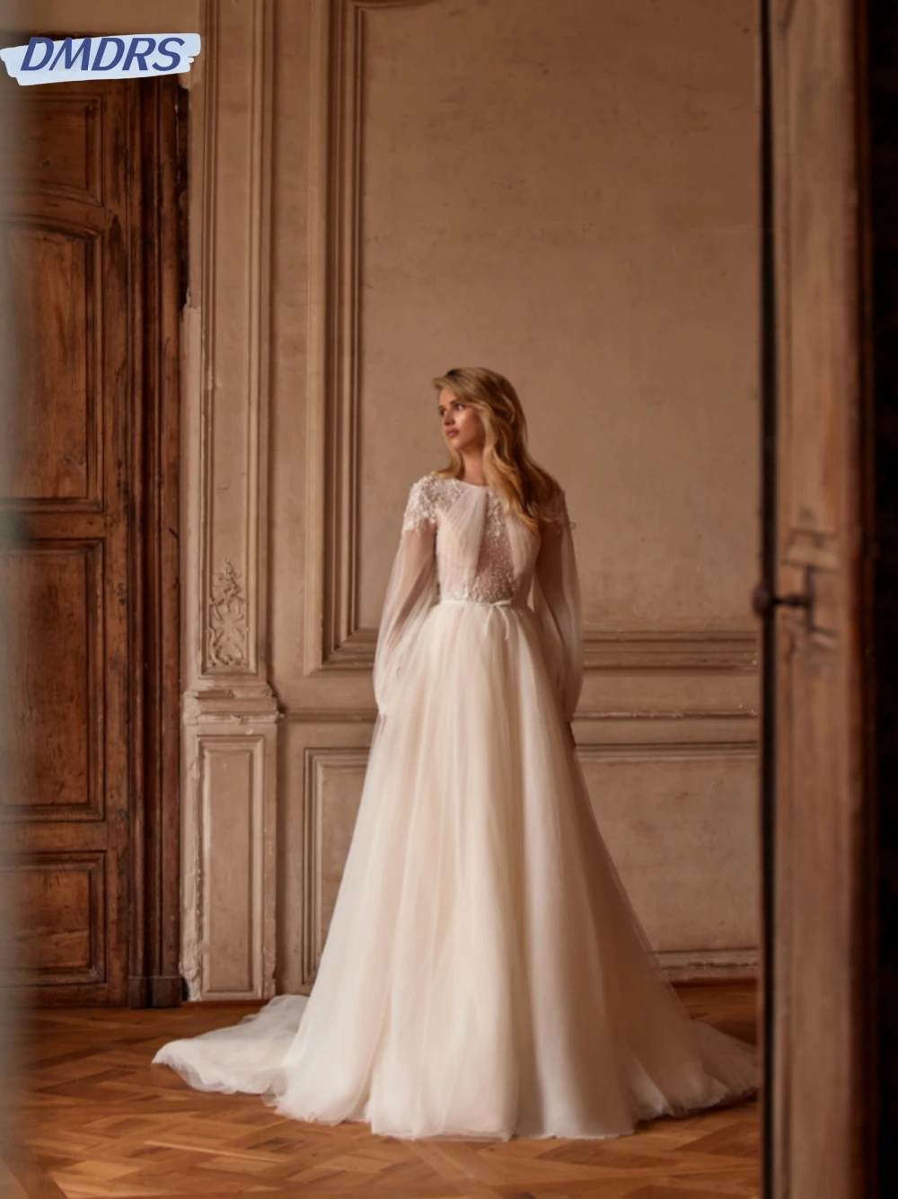 Simple O-neck Long Sleeve Bride Robe Sparkly Appliques Sequins Bridal Gown Graceful A-line Long Wedding Dress Robe De Mariée
Simple O-neck Long Sleeve Bride Robe Sparkly Appliques Sequins Bridal Gown Graceful A-line Long Wedding Dress Robe De Mariée