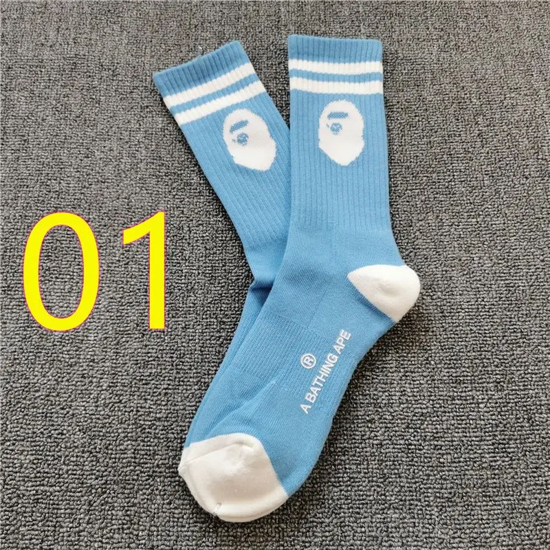 Calcetines de tubo medio bordados, de algodón grueso, para monopatín, baloncesto, deportes, venta al por mayor Calcetines de tubo medio bordados, de algodón grueso, para monopatín, baloncesto, deportes, venta al por mayor