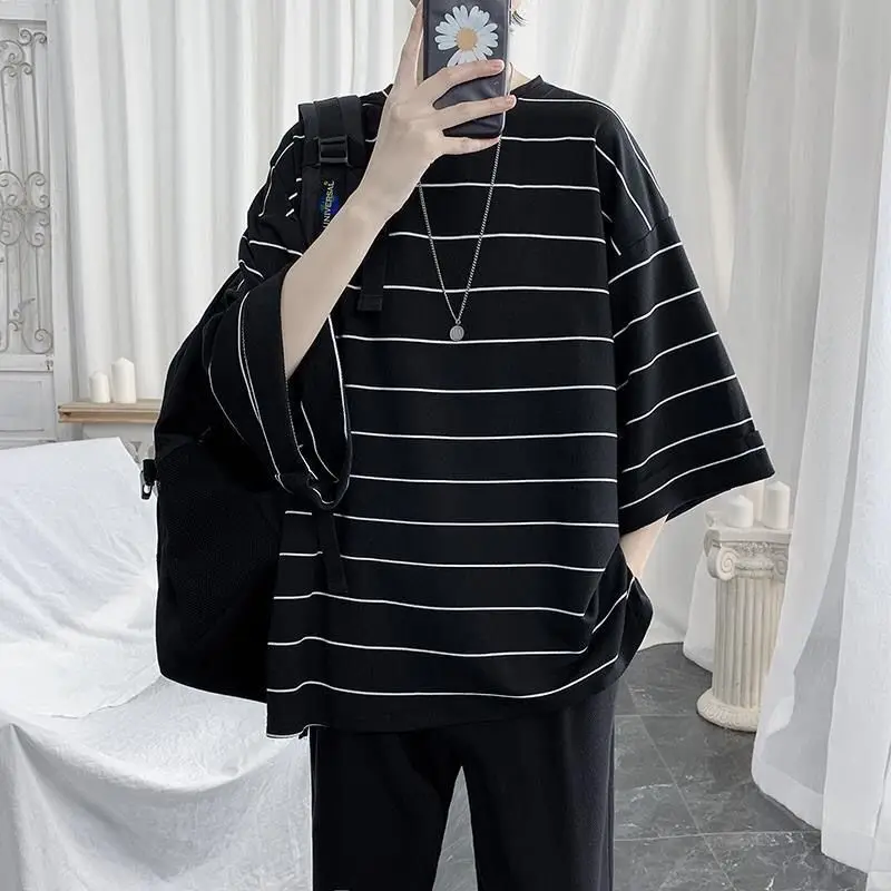 Short-sleeved T-shirt men's style loose large size striped five-quarter sleeve ins fat men's bat shirt couple wear student y2k
Short-sleeved T-shirt men's style loose large size striped five-quarter sleeve ins fat men's bat shirt couple wear student y2k