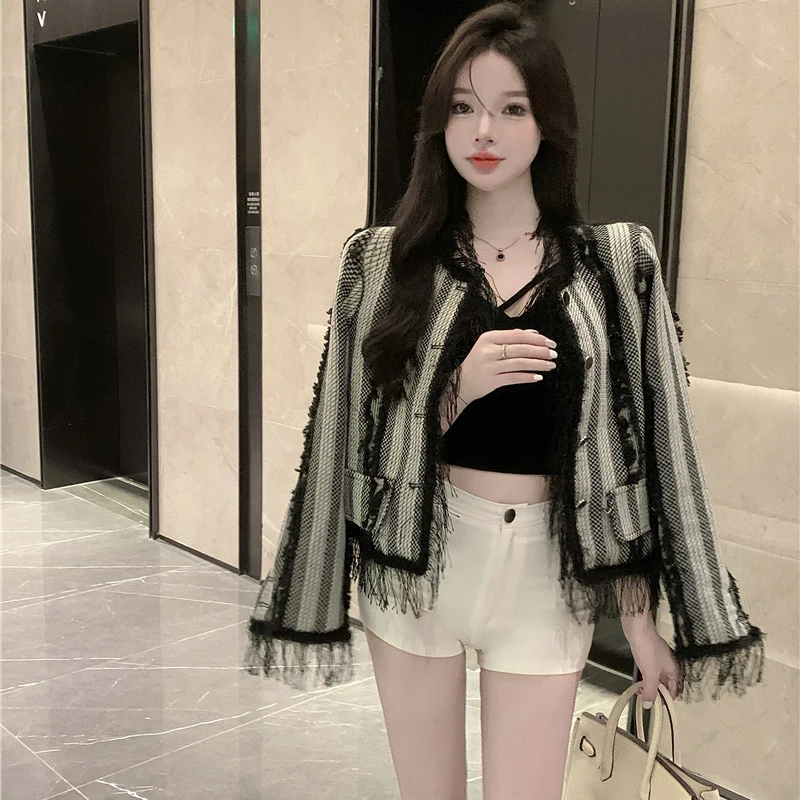2023 Autumn Winter New Women's Coat Long Sleeve Loose Tassel Round Neck Button Design Fashion Versatile Jacket Free Shipping
2023 Autumn Winter New Women's Coat Long Sleeve Loose Tassel Round Neck Button Design Fashion Versatile Jacket Free Shipping