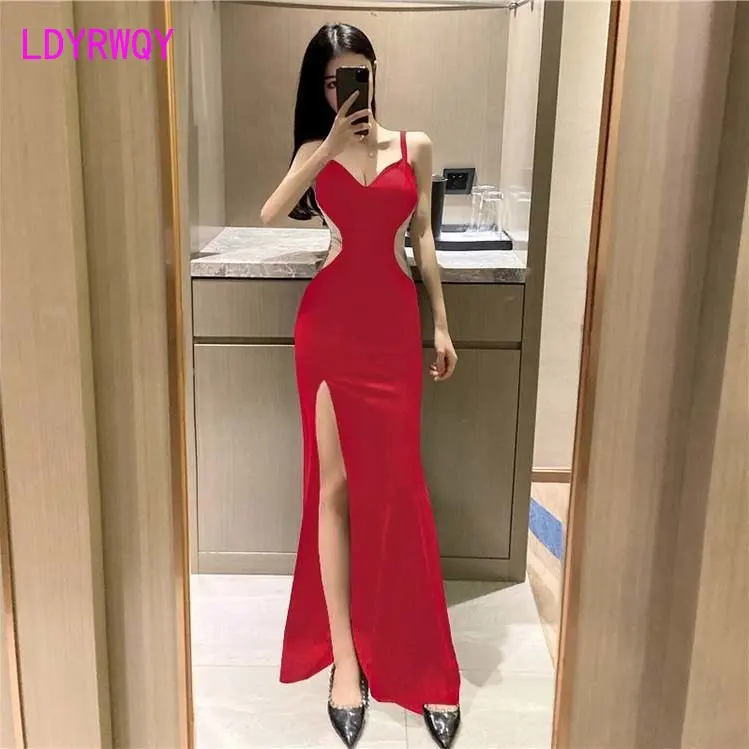 Women's summer dress to the heel 2023, the waist is slim, and the mesh is hollowed out with S split
Women's summer dress to the heel 2023, the waist is slim, and the mesh is hollowed out with S split