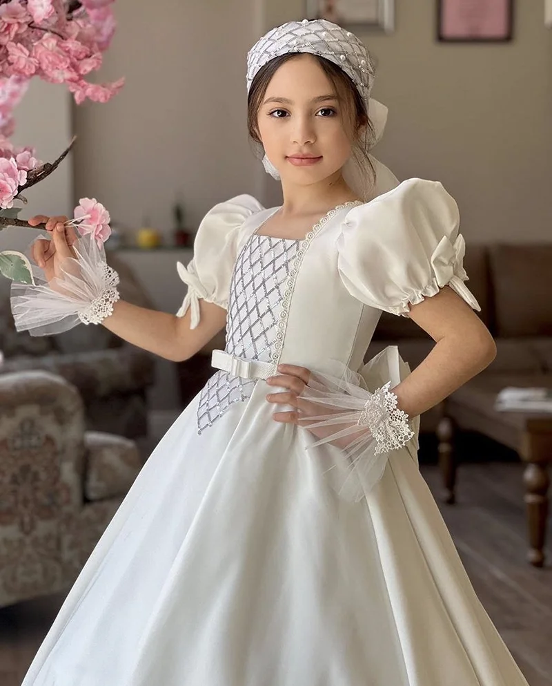White Satin Applique Flower Girl Dress With Bow Elegant Girl Dress Kids Birthday Dress First Communion Dress Girl Party Gowns
White Satin Applique Flower Girl Dress With Bow Elegant Girl Dress Kids Birthday Dress First Communion Dress Girl Party Gowns