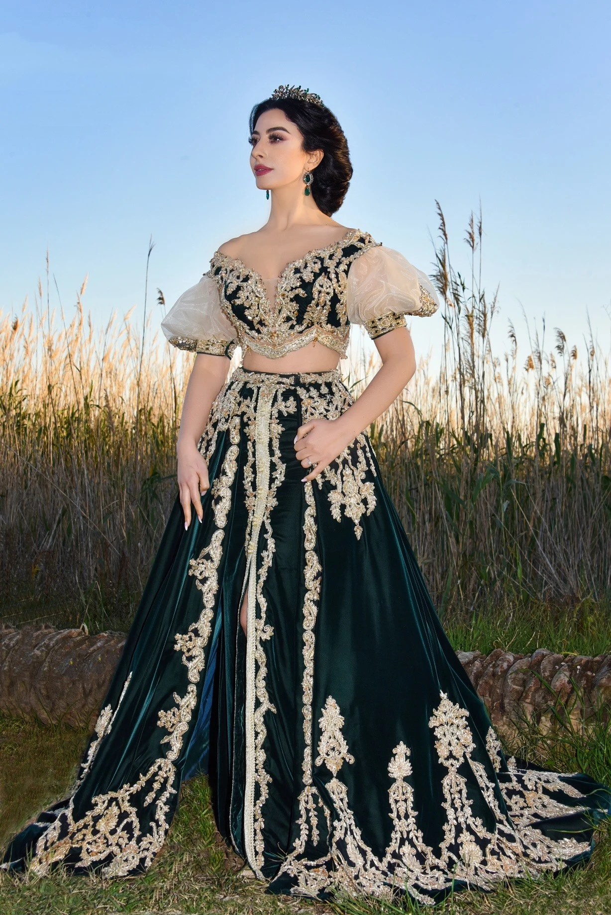 Elegant Arabic Dubai Kaftan Formal Evening Dresses Short Puff Sleeves Prom Party Gowns With Gold Lace Applique Crystal Beaded
Elegant Arabic Dubai Kaftan Formal Evening Dresses Short Puff Sleeves Prom Party Gowns With Gold Lace Applique Crystal Beaded
