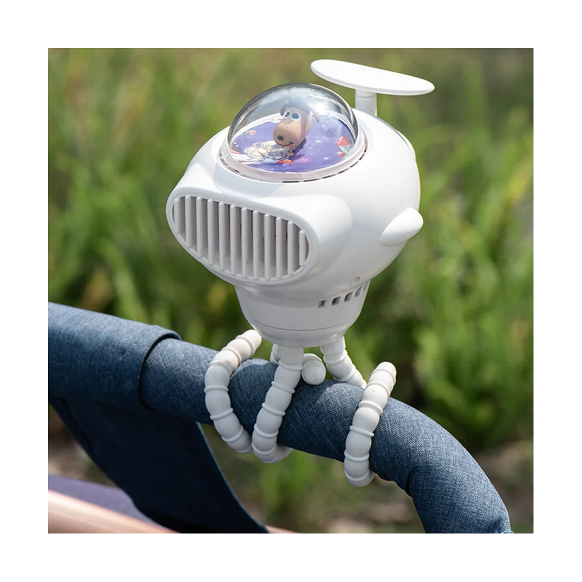 Fan Handheld Tabletop Leafless Baby Cart Small Fan Household Outdoor Shaking Head Fan
Fan Handheld Tabletop Leafless Baby Cart Small Fan Household Outdoor Shaking Head Fan