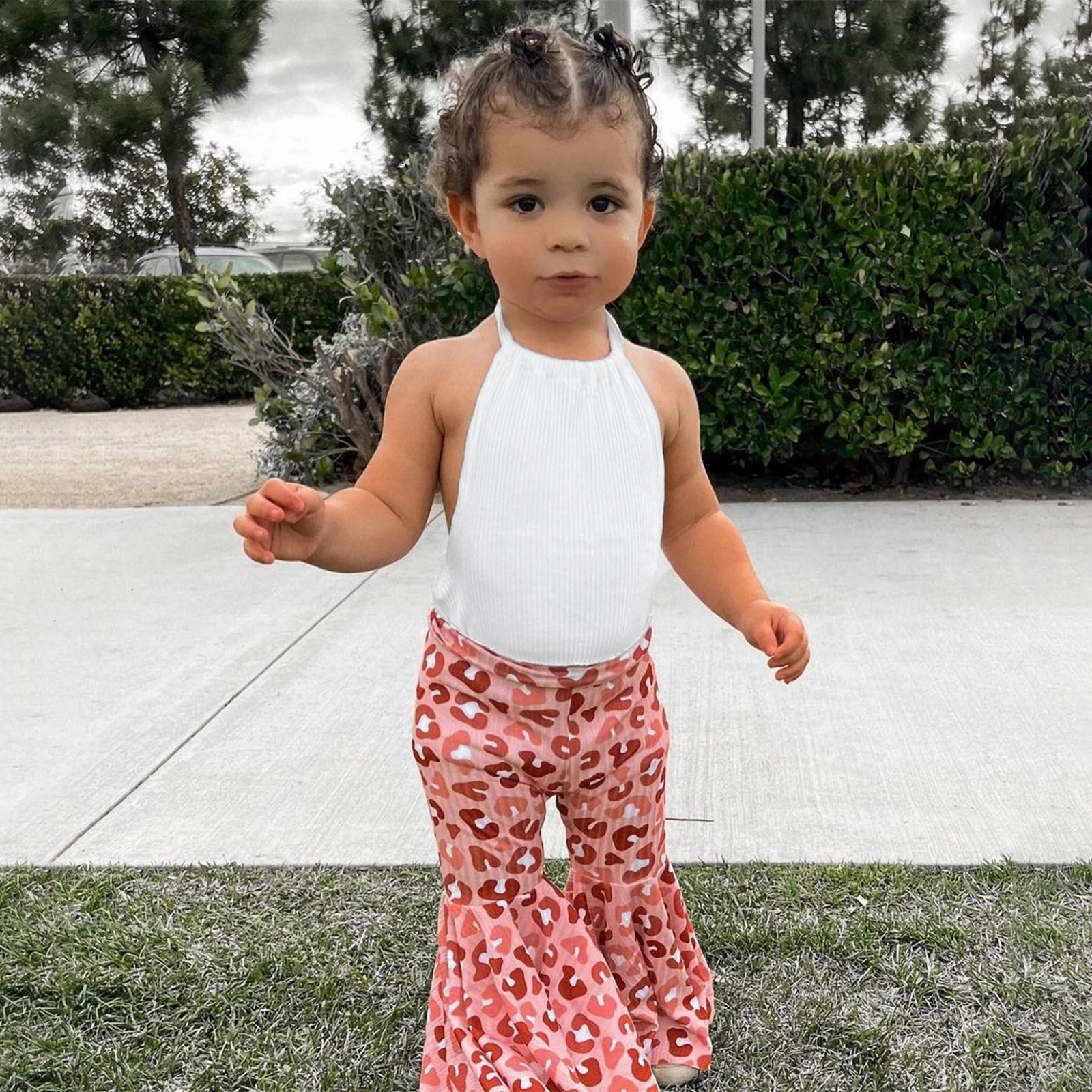Newborn Baby Girl Clothes Set Solid Color Ribbed Knit Halter Sleeveless Romper with Leopard/Sunflower Printed Flared Pants
Newborn Baby Girl Clothes Set Solid Color Ribbed Knit Halter Sleeveless Romper with Leopard/Sunflower Printed Flared Pants