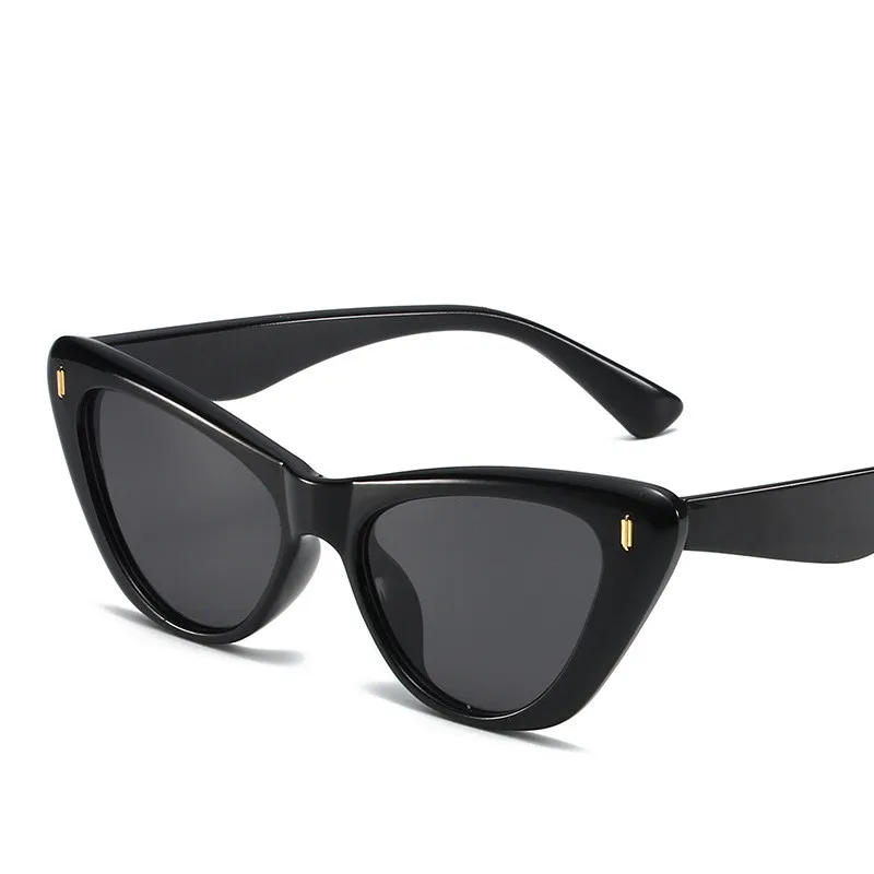 Очки солнцезащитные женские «кошачий глаз» в стиле ретро
Очки солнцезащитные женские «кошачий глаз» в стиле ретро