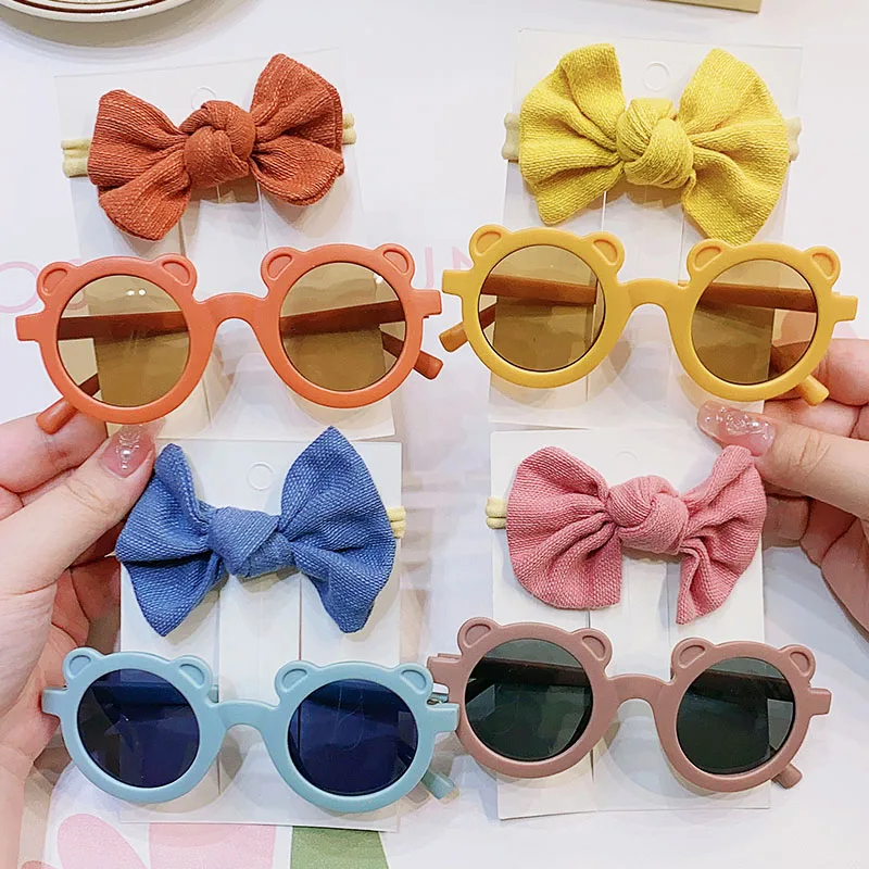 2Pcs/Pack Kids Round Sunglasses Summer Vintage Bows Headband Children Sun Glasses Protection Eyeglass Baby Hair Accessories Set
2Pcs/Pack Kids Round Sunglasses Summer Vintage Bows Headband Children Sun Glasses Protection Eyeglass Baby Hair Accessories Set
