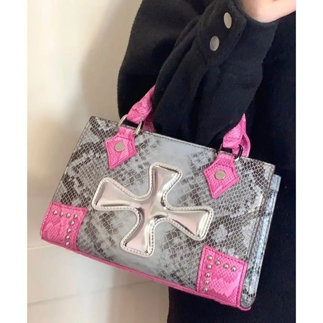Richme 2023 Y2K Women Handbags Fashion New Design Serpentine Bolso Mujer Subculture Aesthetic Ladeis Crossbody Shoulder Bags
Richme 2023 Y2K Women Handbags Fashion New Design Serpentine Bolso Mujer Subculture Aesthetic Ladeis Crossbody Shoulder Bags