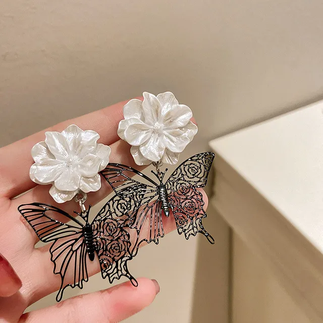Boucles d'oreilles pendantes papillon évidées pour femmes, fleur blanche tendance, mode coréenne, pas cher, bijoux de fête, nouveau design, vente en gros 1