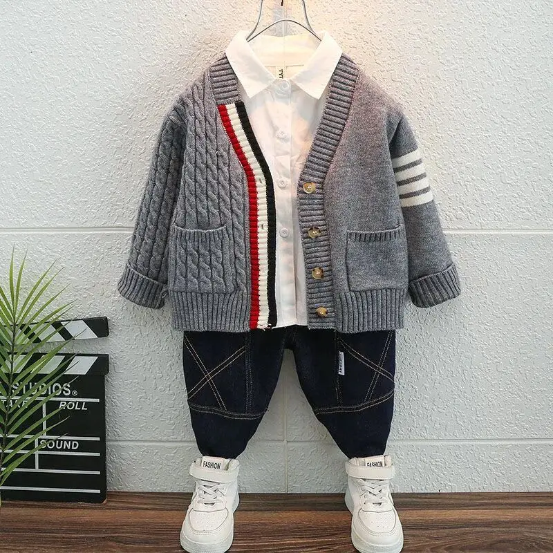 Spring and Autumn Boys Knitted Cardigan Coat New Style Handsome V-Neck Outer Sweater Children's Knitted Cardigan
Spring and Autumn Boys Knitted Cardigan Coat New Style Handsome V-Neck Outer Sweater Children's Knitted Cardigan