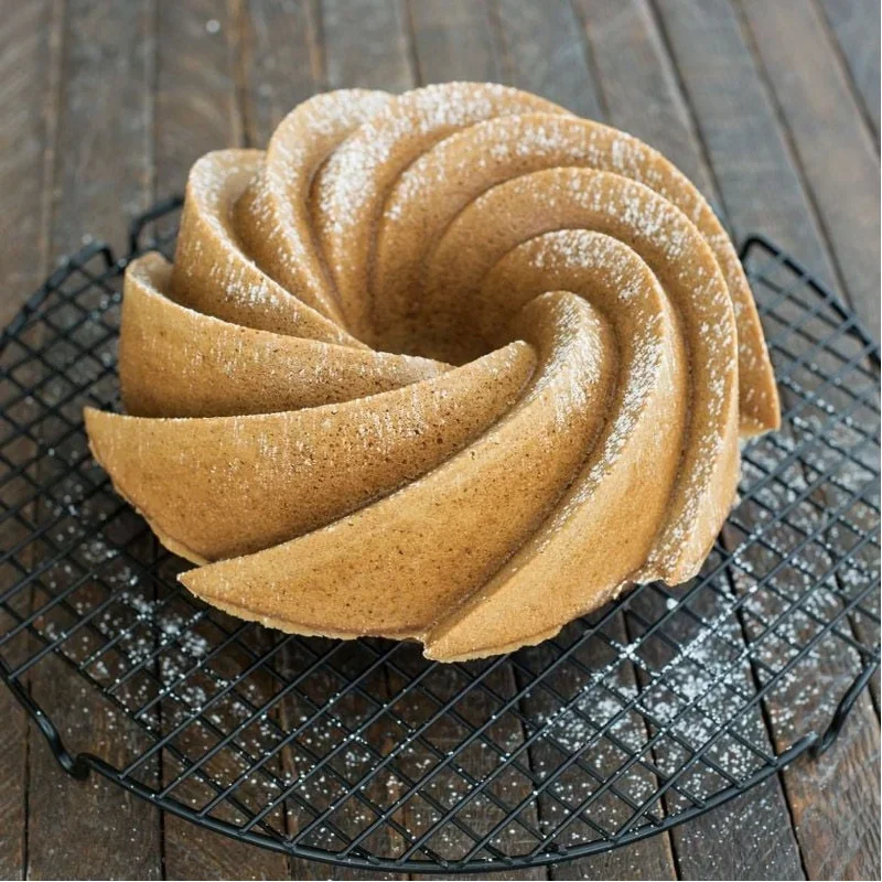 

Nordic Ware Premier Gold Nonstick Cast Alumium Heritage Bundt Pan, 10 Cup Capacity,10" x 10" x 3.6"