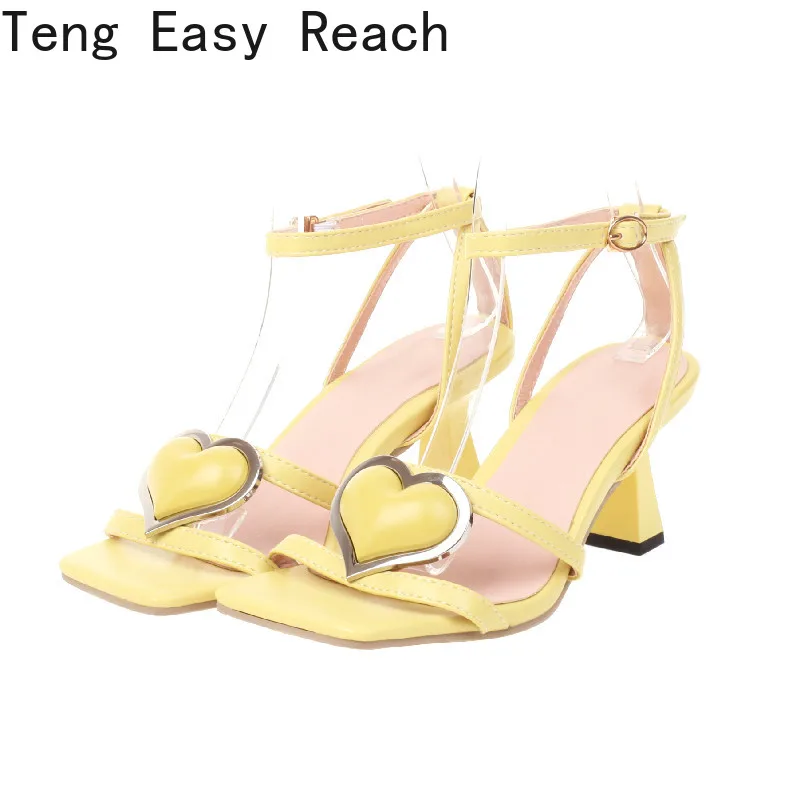 Женские летние сандалии с квадратным носком, желтые, белые, размеры 34-43
Женские летние сандалии с квадратным носком, желтые, белые, размеры 34-43