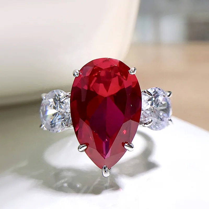 Серебряное кольцо S925 пробы, инкрустированное красным цирконием в европейском и американском стиле, модное Универсальное кольцо, бутиковое ювелирное изделие для женщин 11*18
Серебряное кольцо S925 пробы, инкрустированное красным цирконием в европейском и американском стиле, модное Универсальное кольцо, бутиковое ювелирное изделие для женщин 11*18