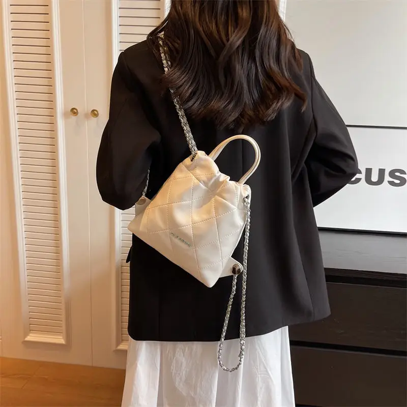 Miracle Kira Popular Small Fragrant Silver Bag Backpack Women's 2023 Autumn/Winter New Lingge Chain One Shoulder Small Backpack
Miracle Kira Popular Small Fragrant Silver Bag Backpack Women's 2023 Autumn/Winter New Lingge Chain One Shoulder Small Backpack