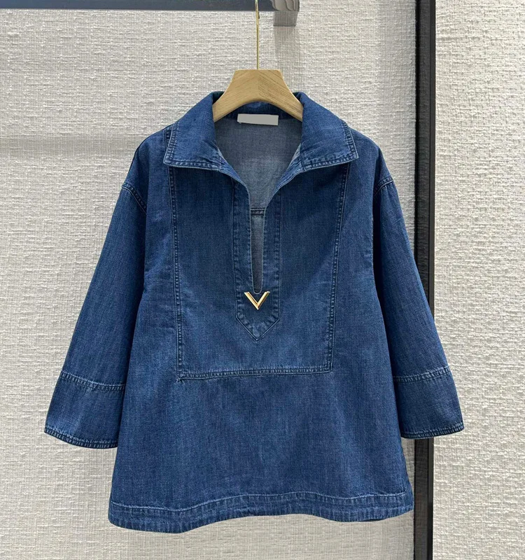 2023 lapel denim shirt vintage distressed casual loose wash V-neck split top spring and autumn new
2023 lapel denim shirt vintage distressed casual loose wash V-neck split top spring and autumn new