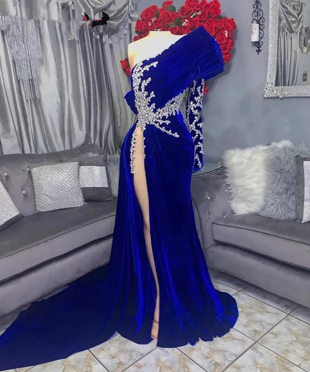 Sexy Front Split Mermaid Prom Party Dresses One Shoulder Royal Blue Velvet Plus Size Long Sleeves Lace Appliques Evening Gowns
Sexy Front Split Mermaid Prom Party Dresses One Shoulder Royal Blue Velvet Plus Size Long Sleeves Lace Appliques Evening Gowns