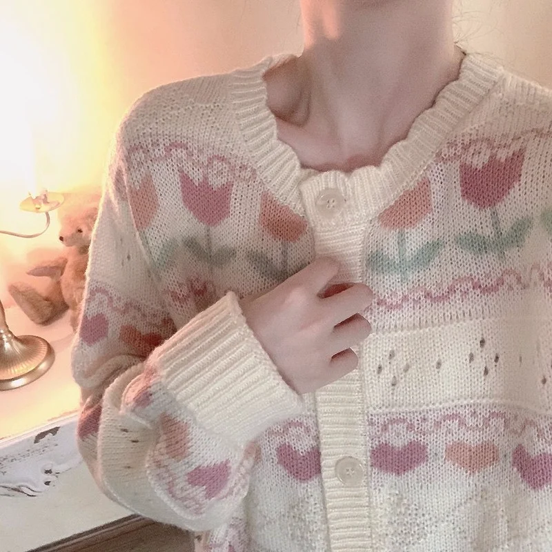Cardigan sweater female spring and autumn loose casual printed retro gentle design niche soft glutinous cardigan sweater female
Cardigan sweater female spring and autumn loose casual printed retro gentle design niche soft glutinous cardigan sweater female