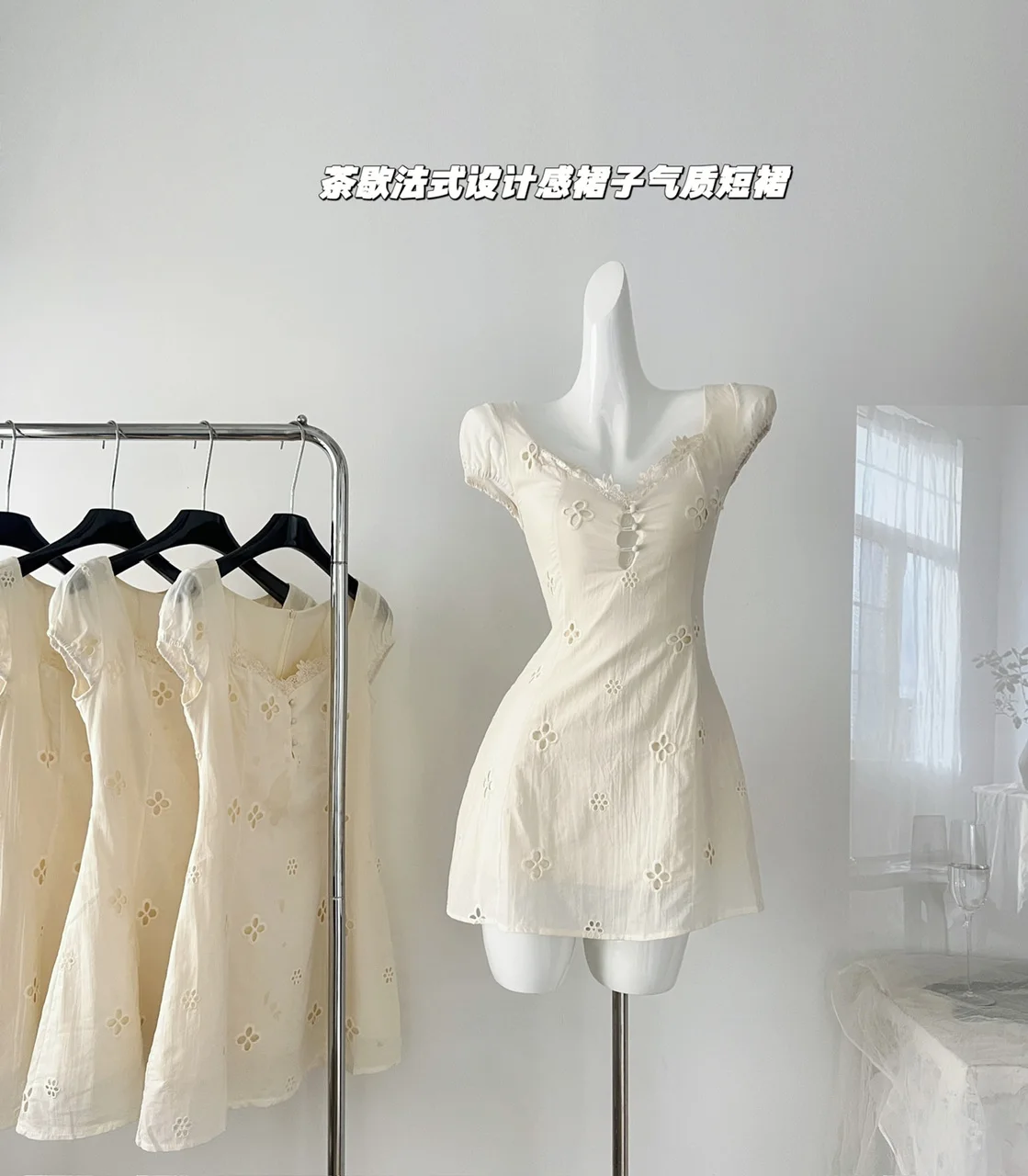 Женское платье из чистого белого материала, Элегантная короткая юбка во французском стиле, весна-лето 2024 
Женское платье из чистого белого материала, Элегантная короткая юбка во французском стиле, весна-лето 2024
