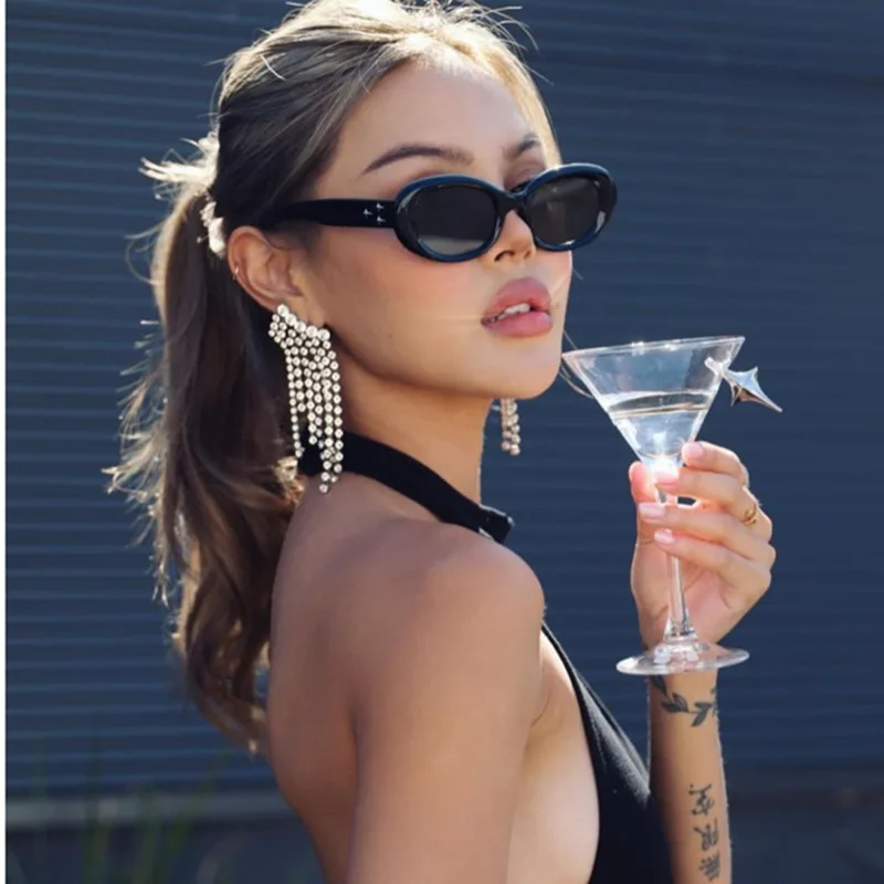 New Summer Sunglasses Women Vintage Small Square Frame Oval Sunglasses Women Retro Punk Rectangle Sun Glasses Eyewear Shades
New Summer Sunglasses Women Vintage Small Square Frame Oval Sunglasses Women Retro Punk Rectangle Sun Glasses Eyewear Shades