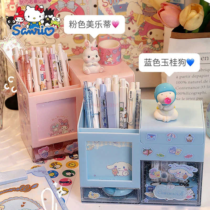 Милый многофункциональный держатель для карандашей Sanrio 2023, большая детская школьная настольная коробка-органайзер для карандашей Cinnamoroll Kuromi для девочек
Милый многофункциональный держатель для карандашей Sanrio 2023, большая детская школьная настольная коробка-органайзер для карандашей Cinnamoroll Kuromi для девочек