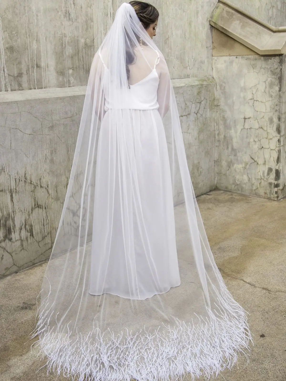 TOPQUEEN V22 Light Luxury 3D Feathers Wedding Veil Pearl Single Tier Raw Edge Bridal Veil Hand-stitched Ostrich Feathers WED VEU
TOPQUEEN V22 Light Luxury 3D Feathers Wedding Veil Pearl Single Tier Raw Edge Bridal Veil Hand-stitched Ostrich Feathers WED VEU