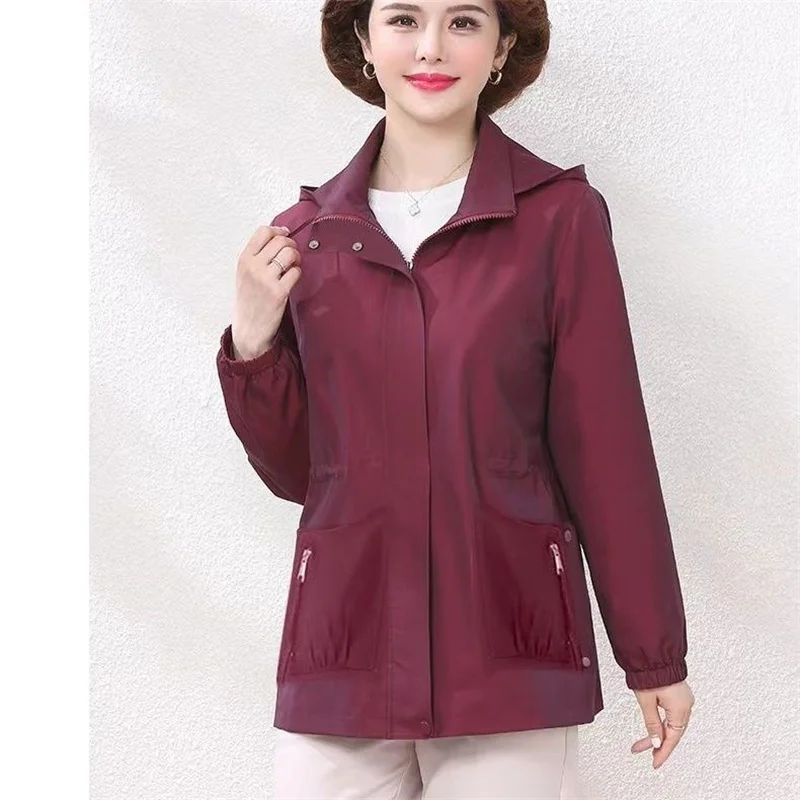 Новинка весна-осень 2023 для матерей среднего и пожилого возраста непринужденный и универсальный модный тренчкот с поясом для женщин
Новинка весна-осень 2023 для матерей среднего и пожилого возраста непринужденный и универсальный модный тренчкот с поясом для женщин