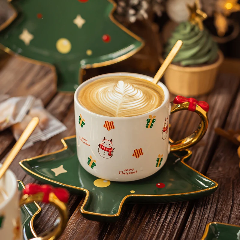 

Рождественская высококачественная керамическая кофейная кружка, набор блюдце, Изысканная чайная чашка в европейском стиле с золотой ручкой, с подносом, блюдце, ложкой, для подарка