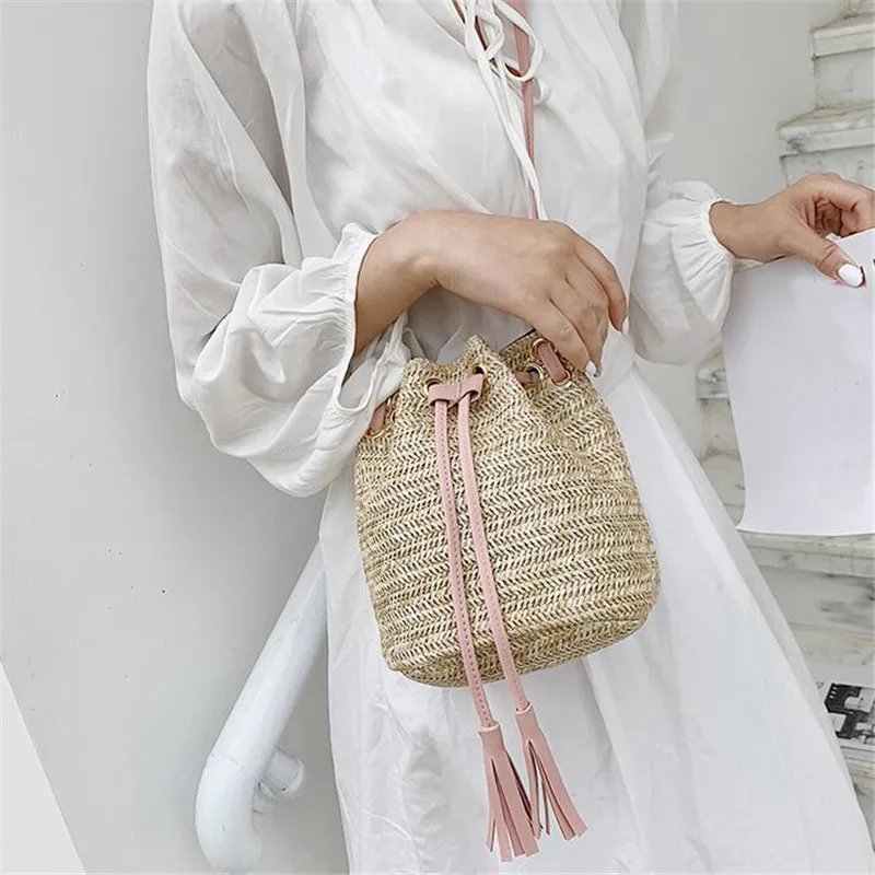 Crossbody Beach Bags Sweet Woven Square Shoulder Drawstring Bucket Handbags Women Bohemia Purely Hand-made Casual Drawstring
Crossbody Beach Bags Sweet Woven Square Shoulder Drawstring Bucket Handbags Women Bohemia Purely Hand-made Casual Drawstring