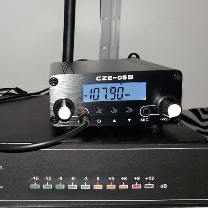 500 Meters 76 ~ 108Mhz Adjustable Active Subwoofer Amplifier Wireless FM Transmitter Kit
500 Meters 76 ~ 108Mhz Adjustable Active Subwoofer Amplifier Wireless FM Transmitter Kit