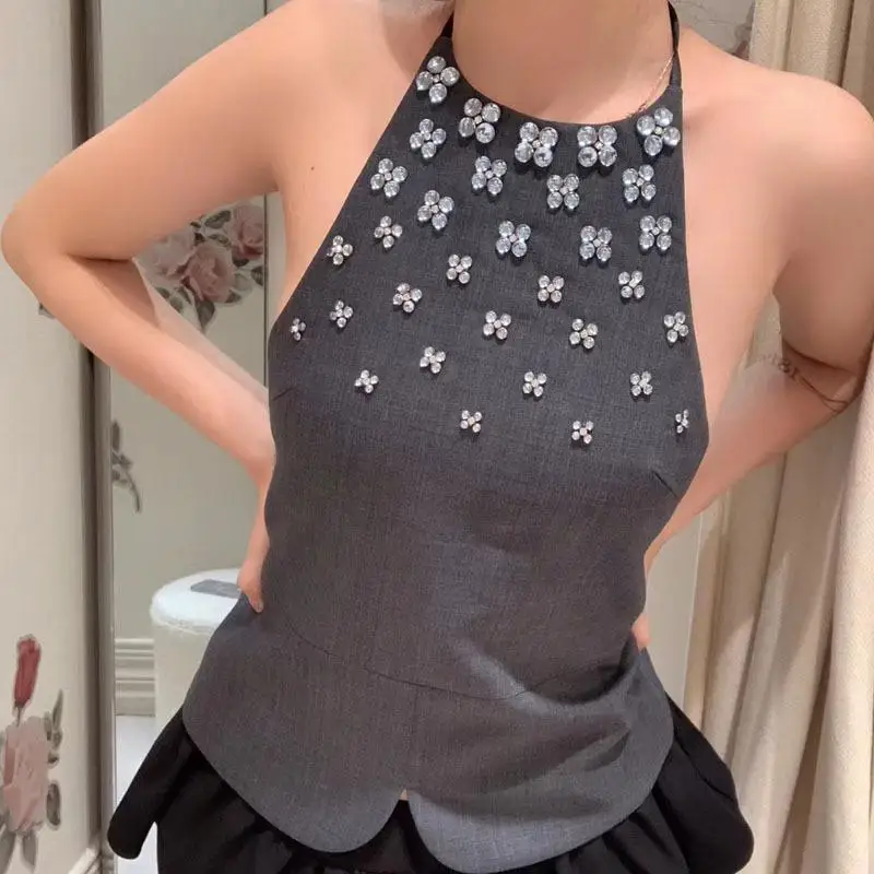 2023 Autumn Studded Diamond Open Back Outerwear Black Grey Vest Hanging Neck Lace Up Blue Plaid Top Sexy Party Luxury Vacation
2023 Autumn Studded Diamond Open Back Outerwear Black Grey Vest Hanging Neck Lace Up Blue Plaid Top Sexy Party Luxury Vacation