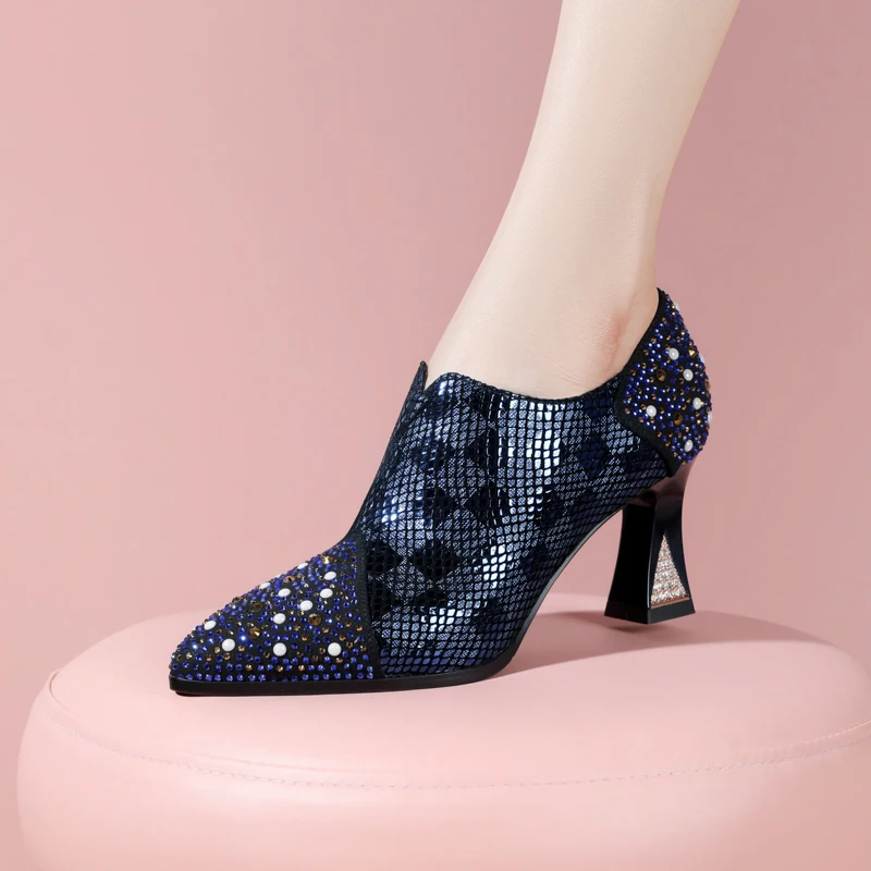2023 new spring women pumps natural leather plus size 22-25cm length sheepskin suede high-heeled Thick heel rhinestone shoes
2023 new spring women pumps natural leather plus size 22-25cm length sheepskin suede high-heeled Thick heel rhinestone shoes