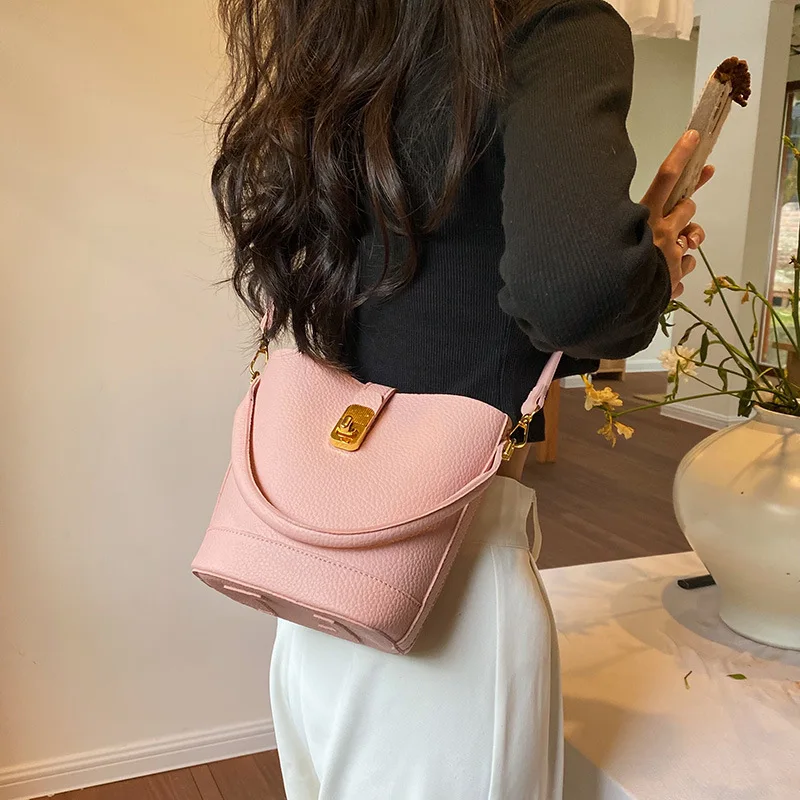2023 Spring and Summer New Simple Fashion Large Capacity Women's Single Shoulder Crossbody Bag Foreign Gas Bucket Bag Tide
2023 Spring and Summer New Simple Fashion Large Capacity Women's Single Shoulder Crossbody Bag Foreign Gas Bucket Bag Tide