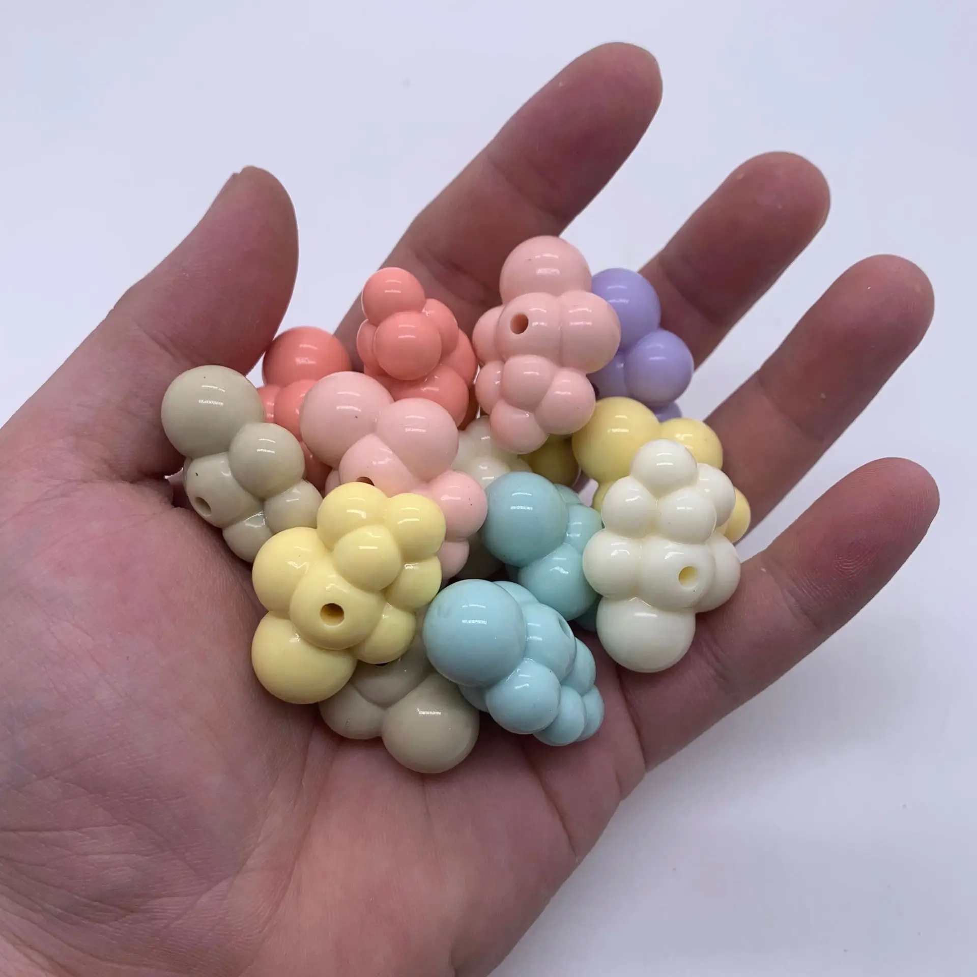 Newest Solid Spring Pastel Colors Cute Cloud Shape Acrylic Jewelry Beads 60pcs 32*22mm Ornament Accessories Material Making DIY
Newest Solid Spring Pastel Colors Cute Cloud Shape Acrylic Jewelry Beads 60pcs 32*22mm Ornament Accessories Material Making DIY