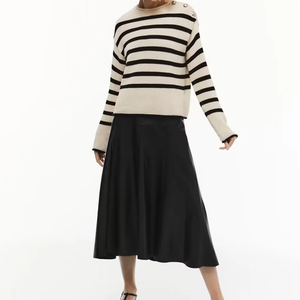 Women 2023 Autumn New Fashion Striped Knitted Long Sleeve Pullover Chic Asymmetric Button Ornament Round Neck Casual Top Mujer
Women 2023 Autumn New Fashion Striped Knitted Long Sleeve Pullover Chic Asymmetric Button Ornament Round Neck Casual Top Mujer