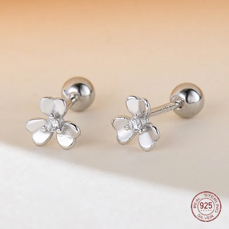 Женские серьги-гвоздики из серебра 925 пробы с фианитами
Женские серьги-гвоздики из серебра 925 пробы с фианитами