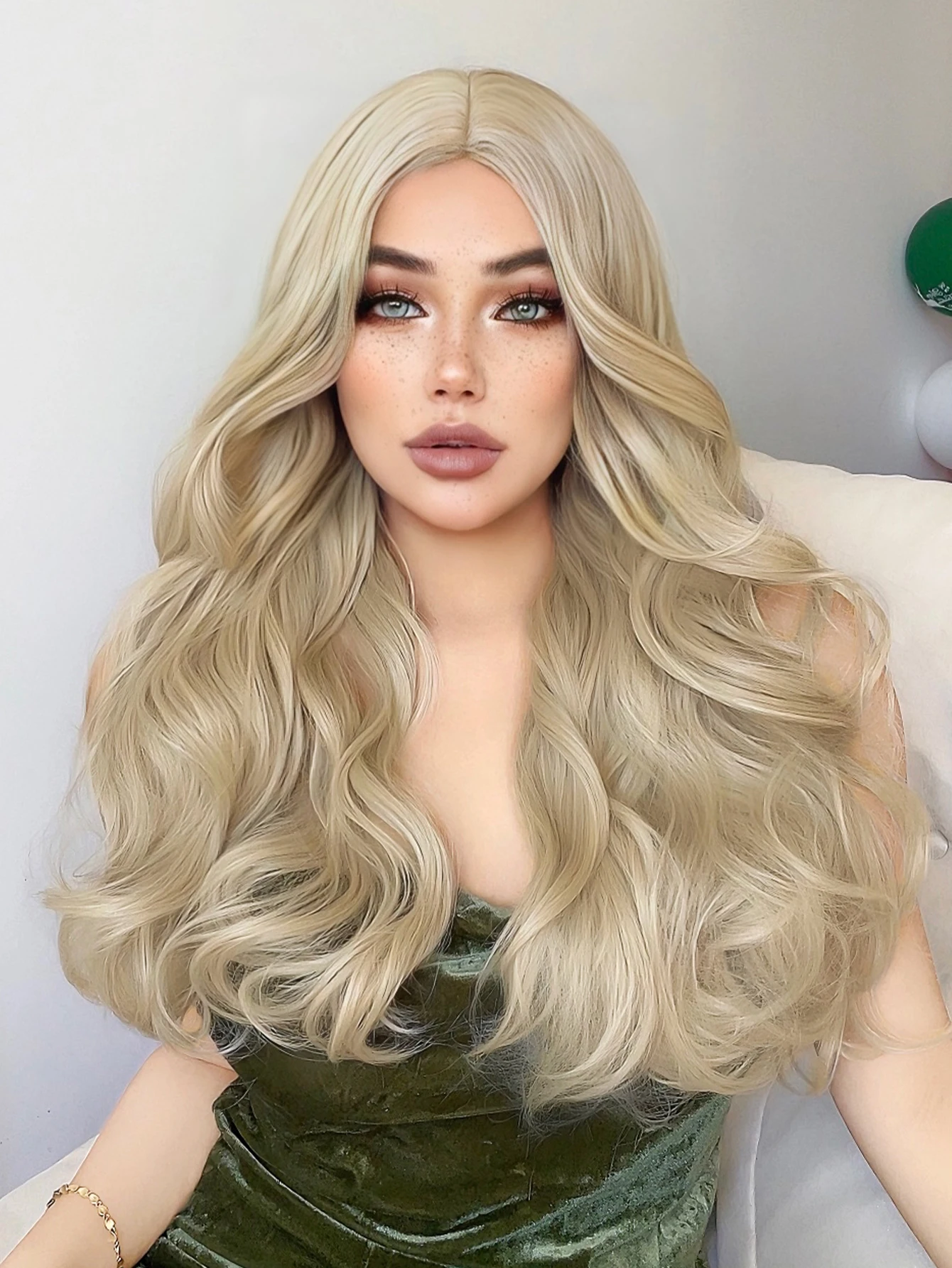 

28Inch Blond Color Synthetic Wigs Middle Part Long Natural Wavy Hair Wig For Women Daily Use Cosplay Drag Queen Heat Resistant
