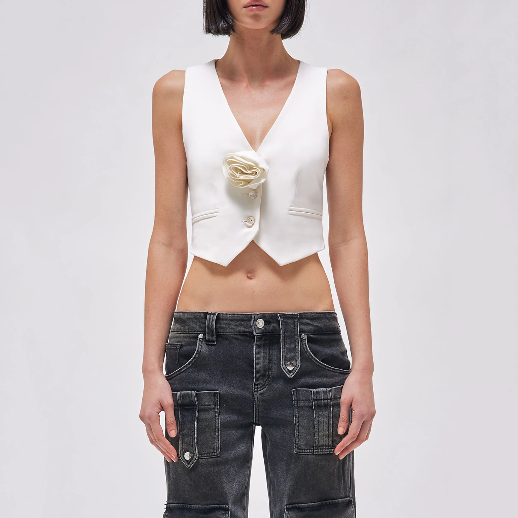 Fashionable chic three-dimensional flowers decorated V-neck Women's vest sexy thin outside wear sleeveless jacket 2023 fall new
Fashionable chic three-dimensional flowers decorated V-neck Women's vest sexy thin outside wear sleeveless jacket 2023 fall new