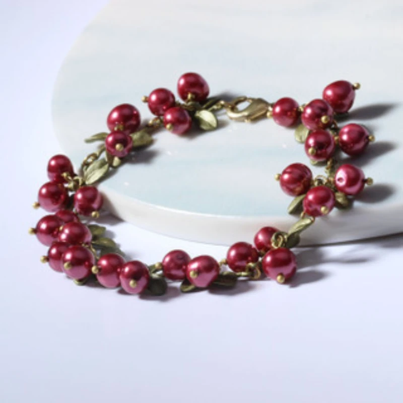 

Famous European and American Designers Share The Same Plant Element Fresh and Sweet Forest Style Cranberry Bracelet