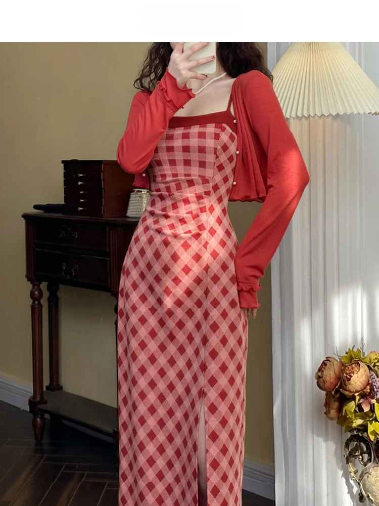 

French retro red camisole skirt two-piece set with waist cinching to show slimming temperament, niche long skirt