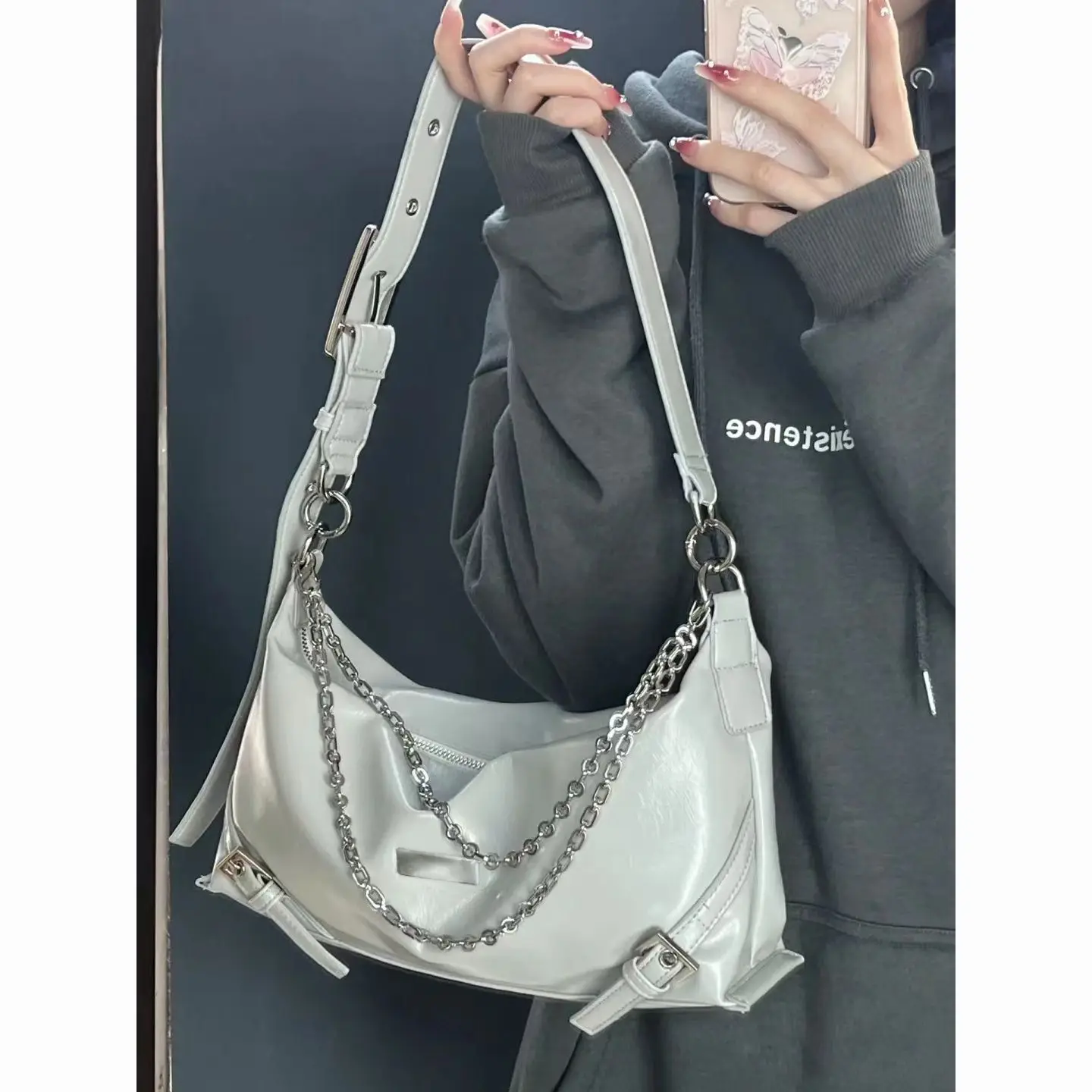 Y2K Chain Grunge Crossbody Bags for Women Luxury Design PU Leather White Shoulder Handbag Hot Girls Adjustable Strap Black Motor
Y2K Chain Grunge Crossbody Bags for Women Luxury Design PU Leather White Shoulder Handbag Hot Girls Adjustable Strap Black Motor