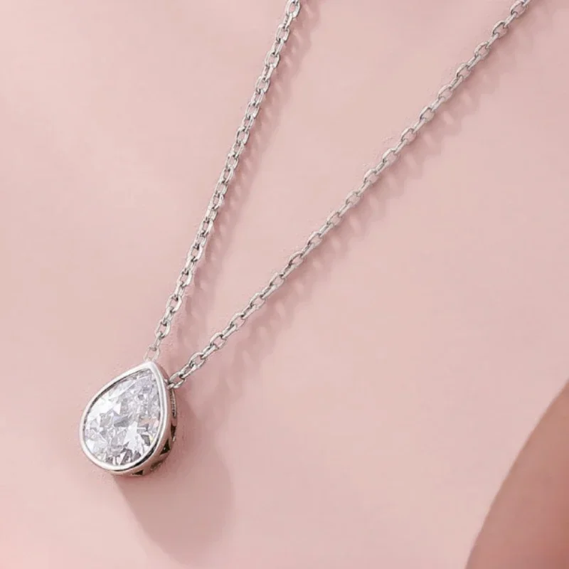 S925 Sterling Silver Love 2024 New Anti Allergy Water Drop Pendant Lady Light Luxury Simple Collar Chain Girl Necklace Jewelry 
S925 Sterling Silver Love 2024 New Anti Allergy Water Drop Pendant Lady Light Luxury Simple Collar Chain Girl Necklace Jewelry