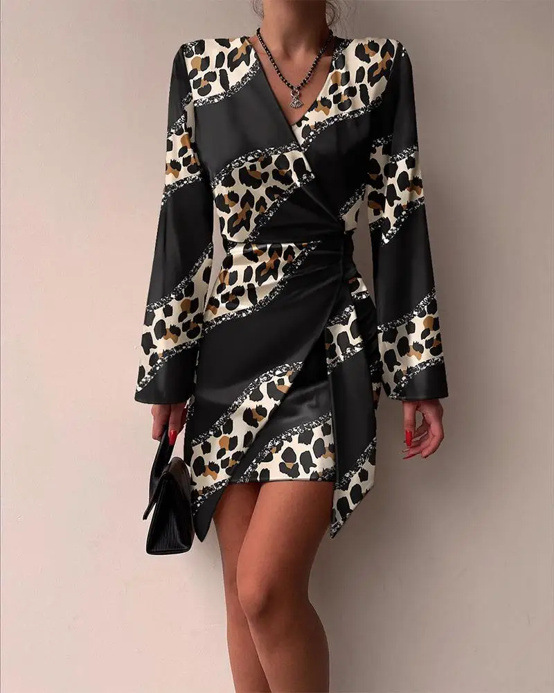 2023 Europe and the United States new trend digital printed temperament dress in the long long-sleeved shirt casual fashion dres
2023 Europe and the United States new trend digital printed temperament dress in the long long-sleeved shirt casual fashion dres