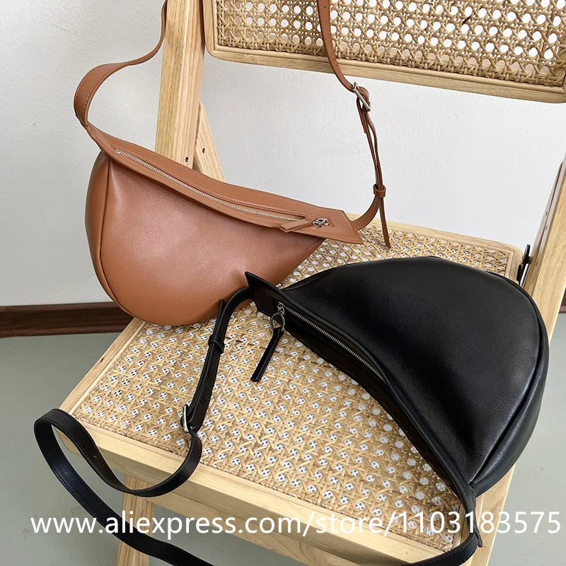 2023New TheR0w Bag Ladies Real Leather Hand Bag The First Layer Plain Pebbled R0w Calfskin Unique Half-moon Bag
2023New TheR0w Bag Ladies Real Leather Hand Bag The First Layer Plain Pebbled R0w Calfskin Unique Half-moon Bag