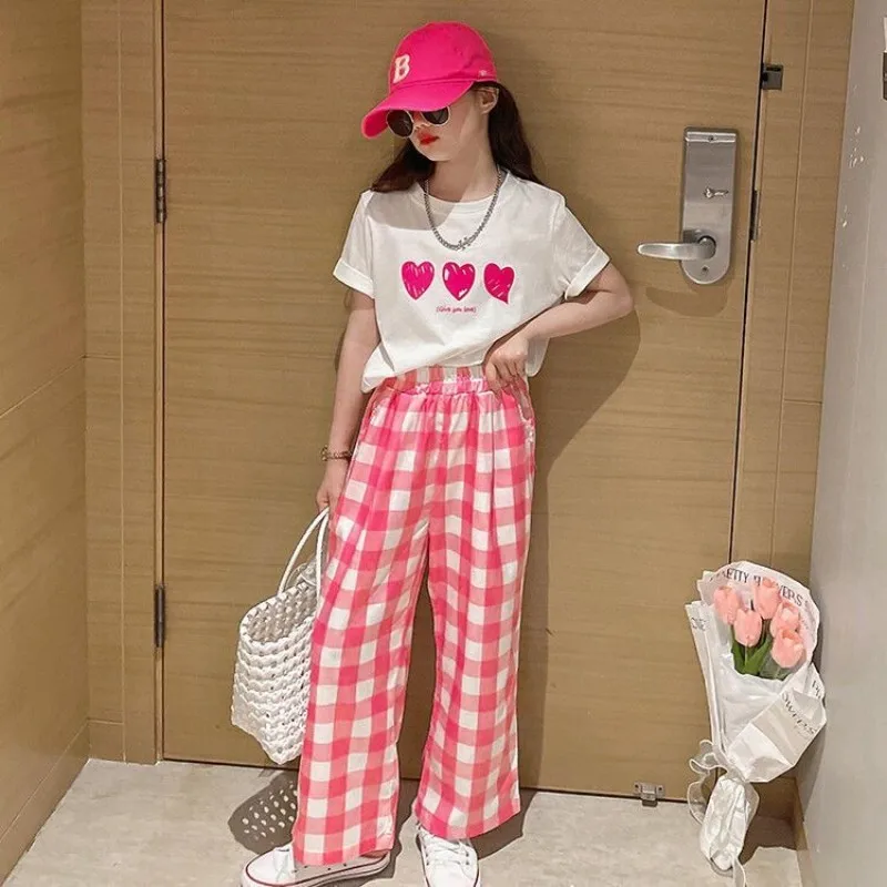 2023 Girls Summer Girls Fashion Sets Clothes Print Tshirt + Plaid Pants Clothes For Girls Girls Sets Teenage Kids Tracksuit
2023 Girls Summer Girls Fashion Sets Clothes Print Tshirt + Plaid Pants Clothes For Girls Girls Sets Teenage Kids Tracksuit